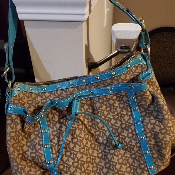 Authentic dkny handbag. - Picture 2 of 7